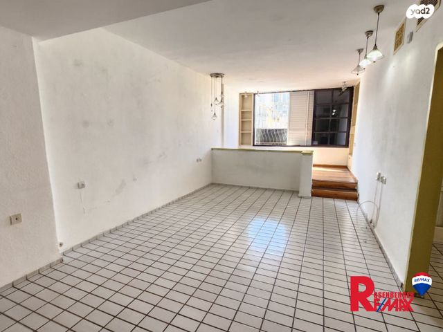 דירה, בית וגן, לב העיר, בת ים