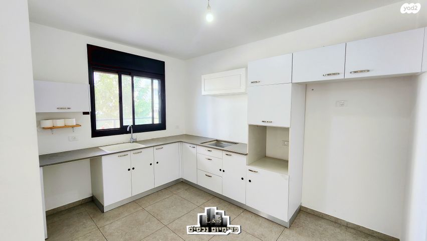 דירה, אריק שרון, נהריה