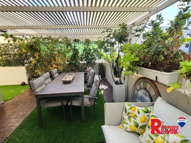 גג/ פנטהאוז, צבי הירשפלד 18, רמז, מערב ותיק, ראשון לציון