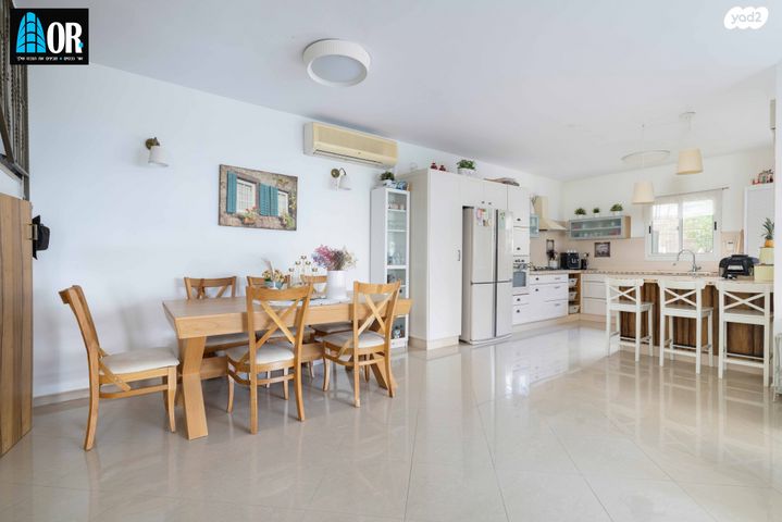 דו משפחתי, יגאל מוסינזון, רשפים, גדרה