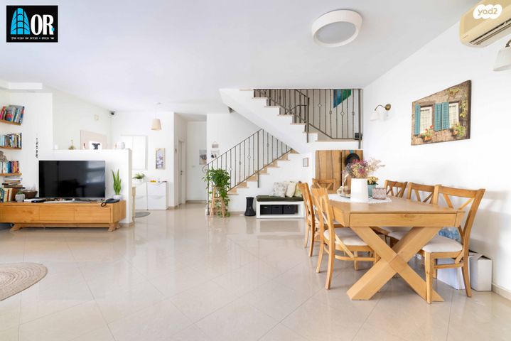 דו משפחתי, יגאל מוסינזון, רשפים, גדרה