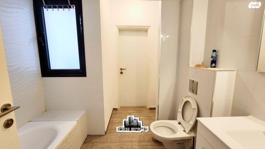 דירה, אריק שרון, נהריה