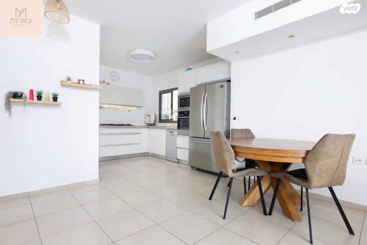 דירה, אהוד מנור, חתני פרס ישראל, באר יעקב