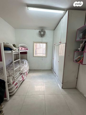 דירה, בארי, הפועל המזרחי ג', שיכון ג', בני ברק