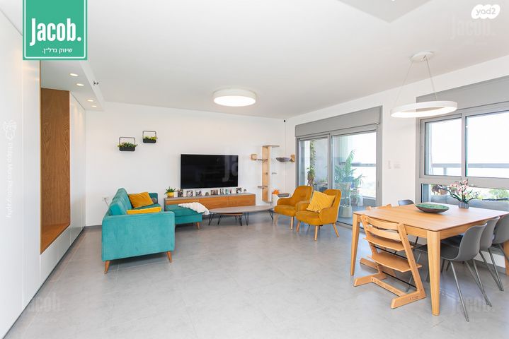 דירה, דולפין, גלי כרמל, טירת כרמל