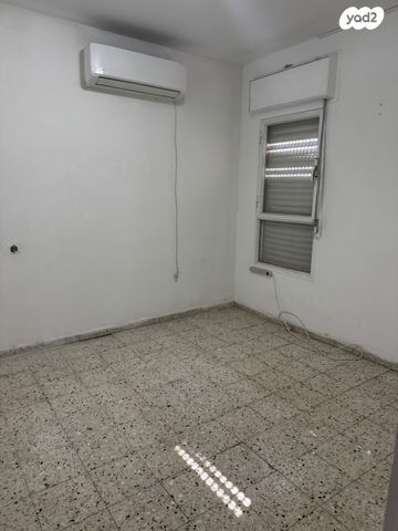 דירת גן, אבני חפץ