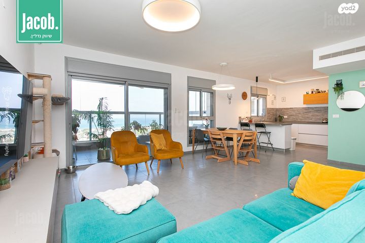 דירה, דולפין, גלי כרמל, טירת כרמל