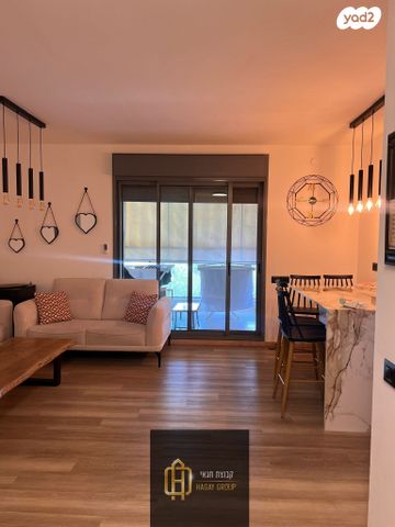 שושנה דמארי 12