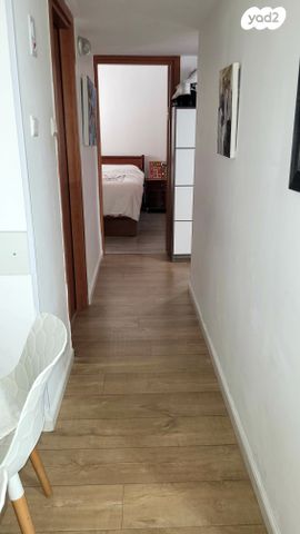 דירה, אורי צבי גרינברג, בן גוריון, חולון