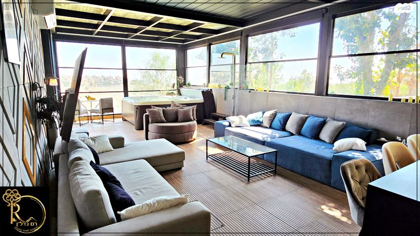 דירת גן, העירית, צמח השדה, מעלה אדומים