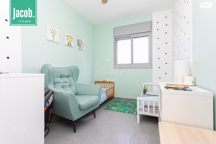 דירה, דולפין, גלי כרמל, טירת כרמל