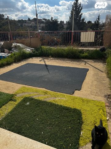 דירת גן, אבני חפץ