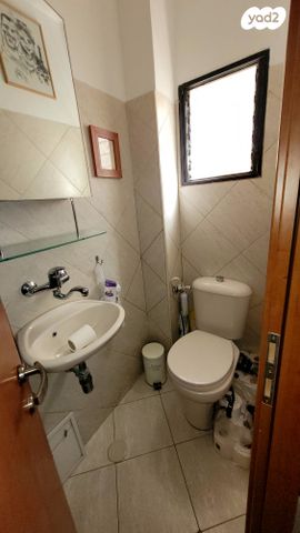 דירה, אורי צבי גרינברג, בן גוריון, חולון