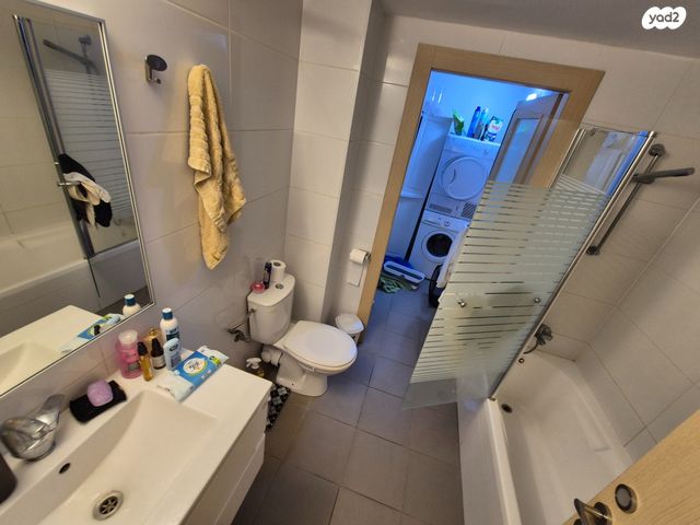 דירה, יוחנן הסנדלר, בת ים