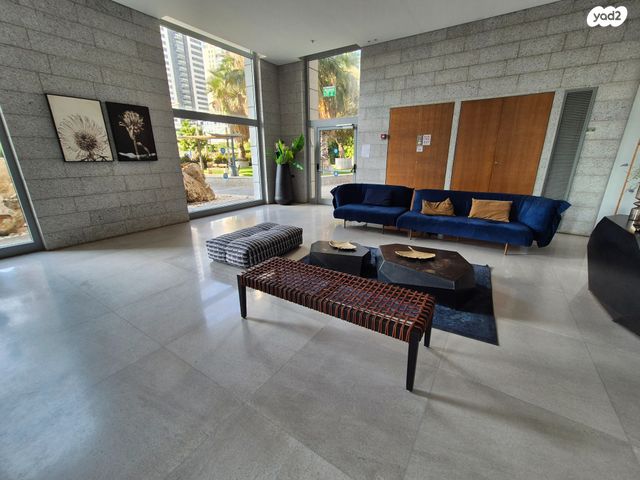 דירה, יוחנן הסנדלר, בת ים