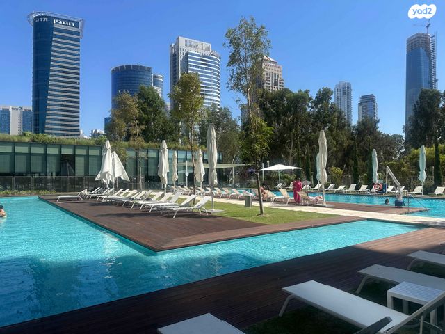 ניסים אלוני 