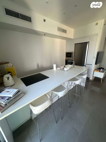 דירה, ניסים אלוני, צמרות איילון, פארק צמרת, תל אביב יפו