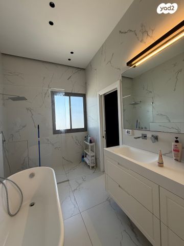 גג/ פנטהאוז, רעננה