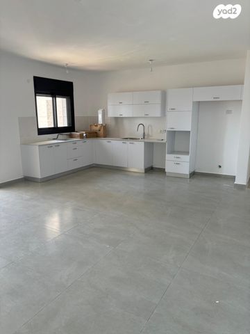 דירה, אמנון ליפקין שחק, נוף הטיילת, נתניה