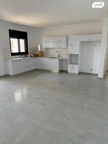 דירה, אמנון ליפקין שחק, נוף הטיילת, נתניה