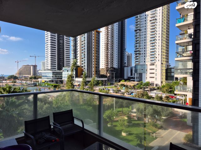 דירה, יוחנן הסנדלר, בת ים