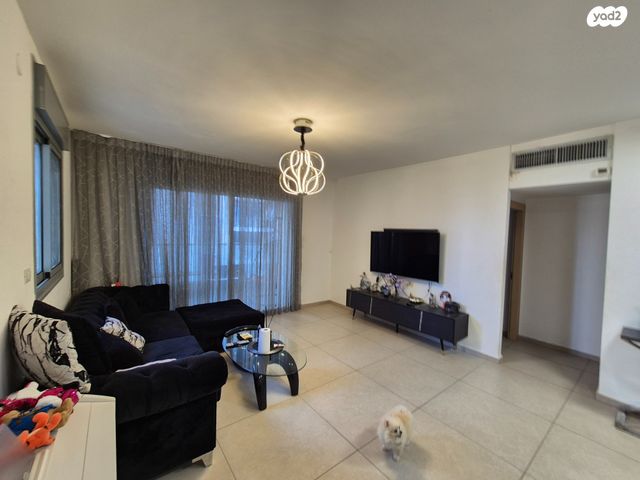 דירה, יוחנן הסנדלר, בת ים