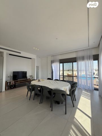 גג/ פנטהאוז, רעננה