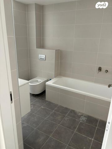 דירה, אמנון ליפקין שחק, נוף הטיילת, נתניה