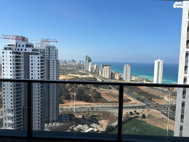 אמנון ליפקין שחק 