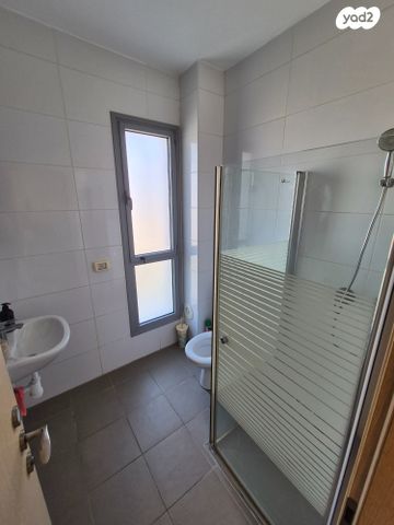 דירה, יוחנן הסנדלר, בת ים