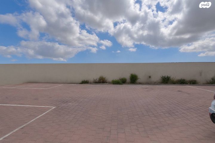 משרדים, קיסריה