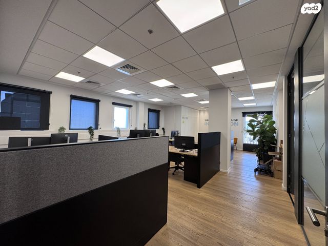 משרדים, קיסריה