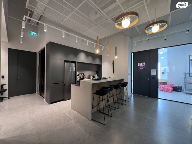 משרדים, קיסריה