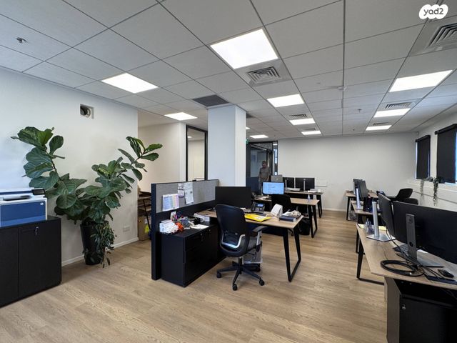 משרדים, קיסריה