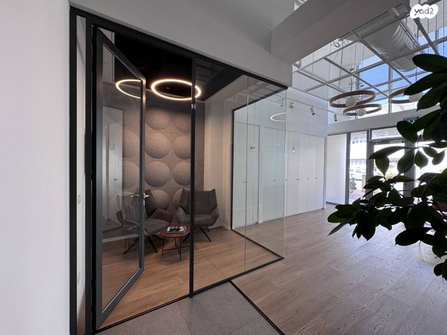 משרדים, קיסריה