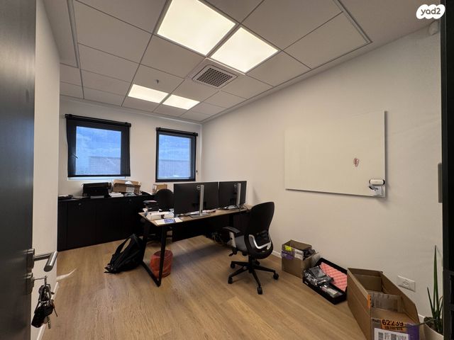 משרדים, קיסריה