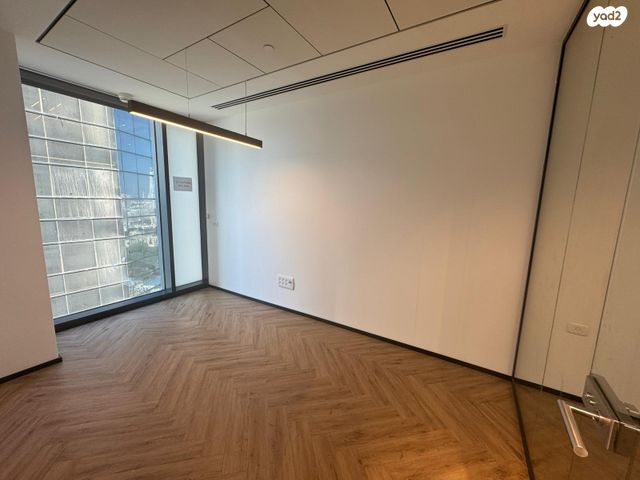 משרדים, דרך מנחם בגין 156, תל אביב יפו