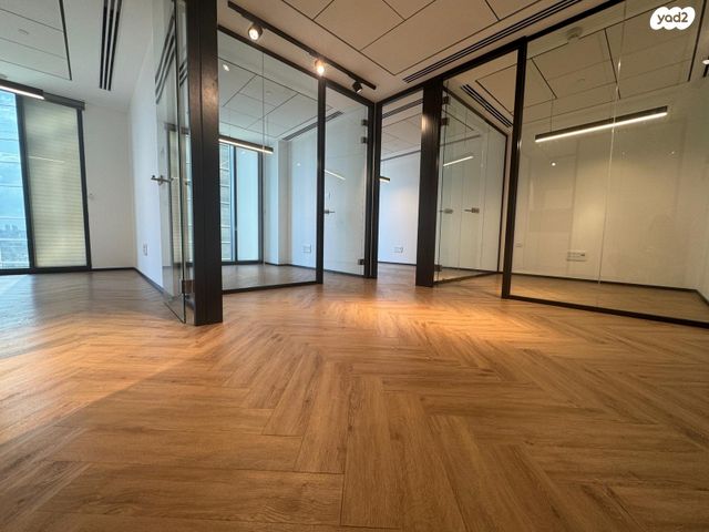 דרך מנחם בגין 156