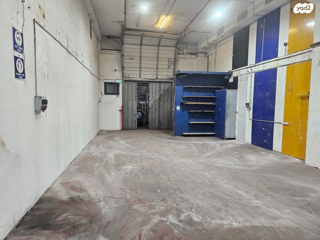 מבני תעשיה, אזור תעשיה ג, חולון