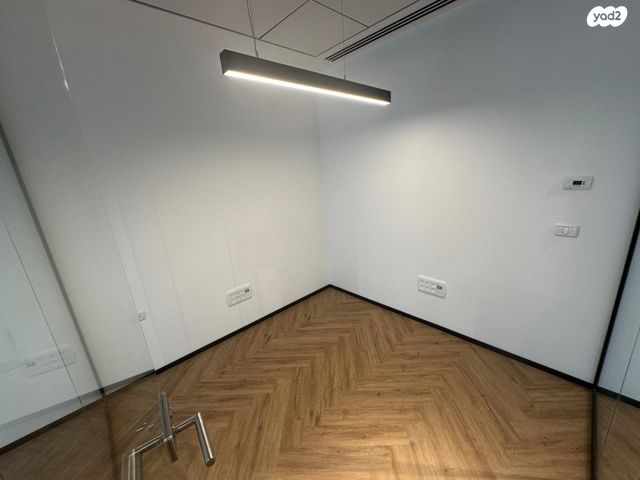 משרדים, דרך מנחם בגין 156, תל אביב יפו