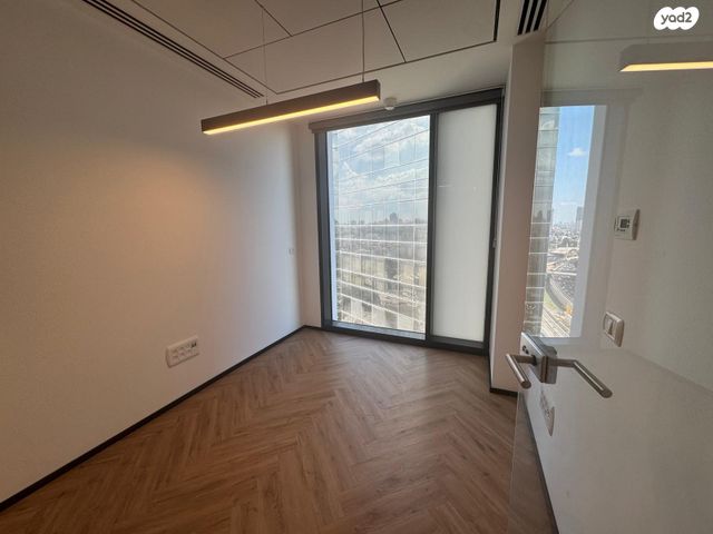 משרדים, דרך מנחם בגין 156, תל אביב יפו