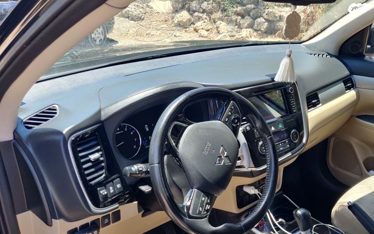 מיצובישי אאוטלנדר