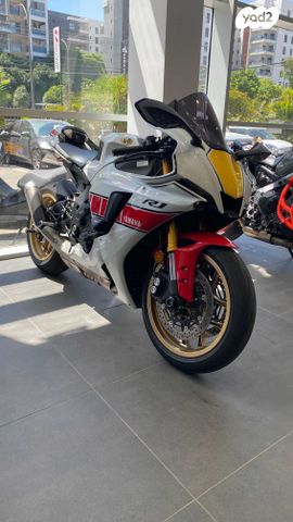 מודעת רכב ימאהה YZF-R1