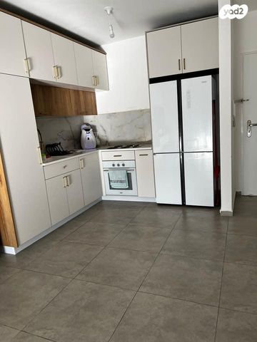 דרך מנחם בגין 8