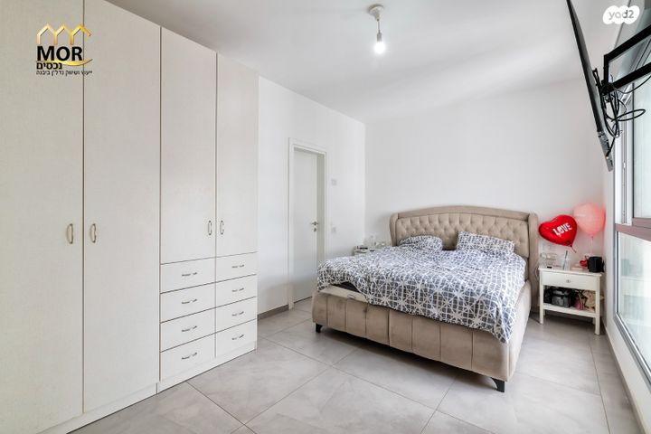 דירה, חרמון, נאות שז"ר, יבנה