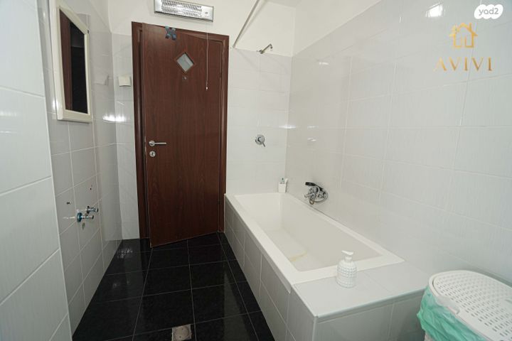 גג/ פנטהאוז, הדרים 28, שאר העיר, כפר יונה