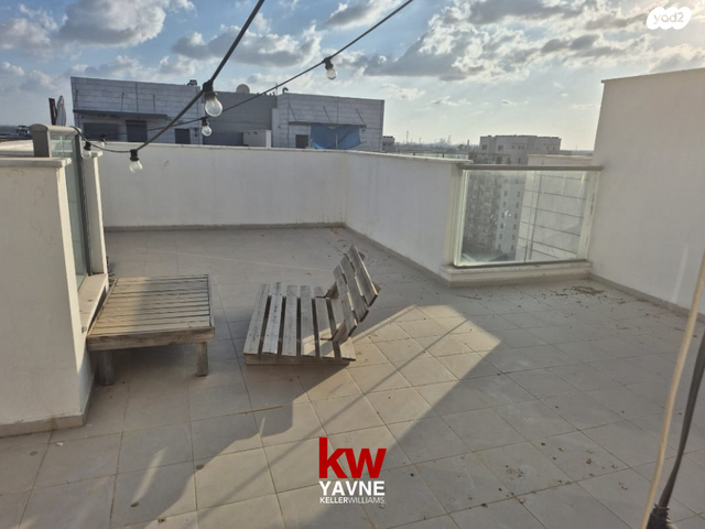 דופלקס, שדרות הרצל 6, נאות שמיר, יבנה