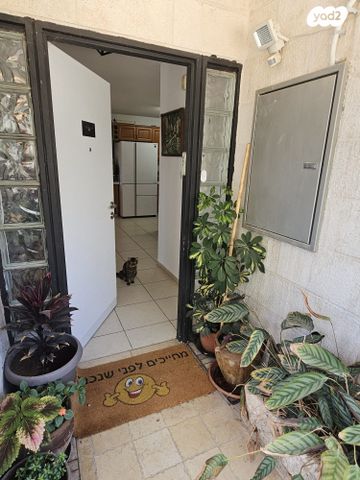 דו משפחתי, הר כתרון, הר כתרון, צור הדסה