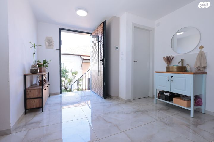 דו משפחתי, מרום כנען איביקור, צפת