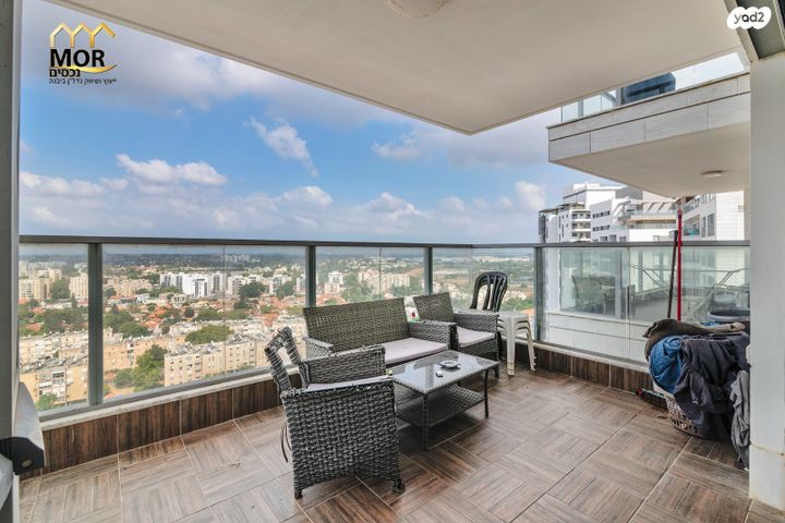 דירה, חרמון, נאות שז"ר, יבנה